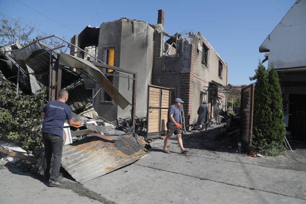 Russian attacks on Odesa cause destruction ODESA, UKRAINE - SEPTEMBER 17: Residents clear debris following a Russian strike in Odesa, Ukraine, September 17, 2026. The attack caused severe structural damage to upper-level units, leaving debris and shattered walls throughout the complex. Arthur Shvits Anadolu Odesa Ukraine. Editorial use only. Please get in touch for any other usage.  Copyright: x2026xAnadoluxArthurxShvitsx