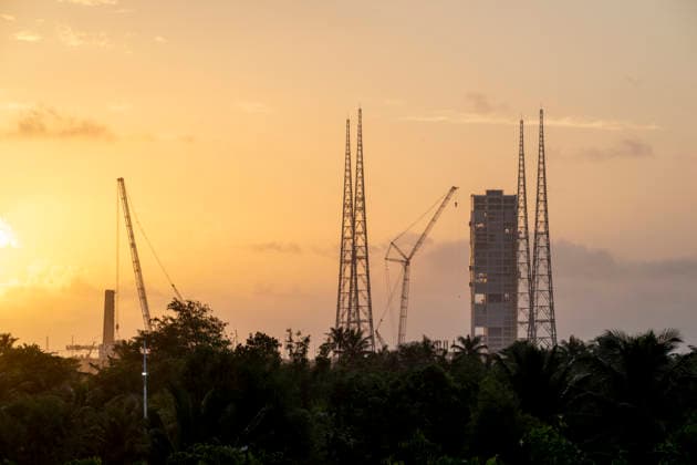 WENCHANG, CHINA - SEPTEMBER 17: Construction work accelerates at launch pad 301 of the Wenchang Spacecraft Launch Site on September 17, 2026 in Wenchang, Hainan Province of China. The facility is being developed to support future space missions.  Copyright: xVCGx 111667529859