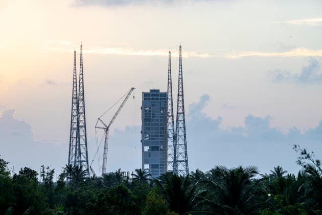 WENCHANG, CHINA - SEPTEMBER 17: Construction work accelerates at launch site 301 of the Wenchang Spacecraft Launch Site on September 17, 2026 in Wenchang, Hainan Province of China. The facility is part of China s ongoing expansion of its space launch capabilities.  Copyright: xVCGx 111667529854