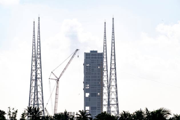 WENCHANG, CHINA - SEPTEMBER 17: Construction work is underway at launch site 301 of the Wenchang Spacecraft Launch Site on September 17, 2026 in Wenchang, Hainan Province of China. The facility is part of China s ongoing expansion of its space launch capabilities.  Copyright: xVCGx 111667529853