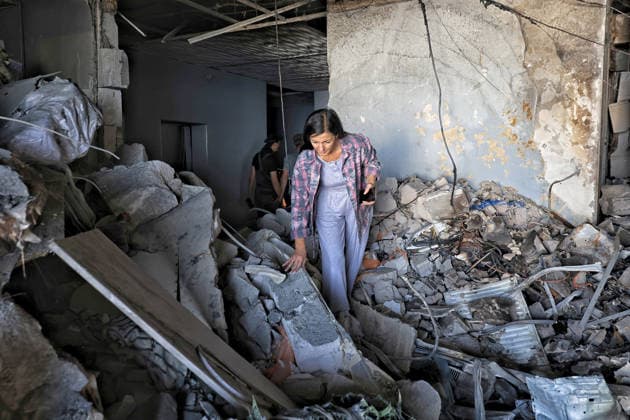 A woman searches for salvageable belongings in an apartment destroyed by a nighttime Russian drone strike on a 19-storey block of flats in Odesa, Ukraine, September 17, 2026. Ten apartments between the 14th and 16th floors sustained significant damage. Three people, including a four-year-old child, were injured. (Photo by Nina Liashonok Ukrinform) Overnight Russian attack damages 19-storey apartment block in Odesa  Copyright: xNinaxLiashonokx