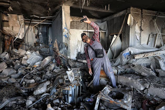 A worker examines an apartment destroyed by a nighttime Russian drone strike on a 19-storey block of flats in Odesa, Ukraine, September 17, 2026. Ten apartments between the 14th and 16th floors sustained significant damage. Three people, including a four-year-old child, were injured. (Photo by Nina Liashonok Ukrinform) Overnight Russian attack damages 19-storey apartment block in Odesa  Copyright: xNinaxLiashonokx