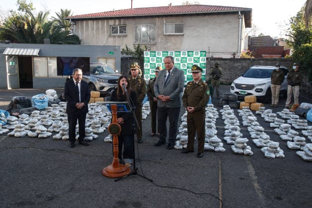 Santiago, September 17, 2026. Following investigations conducted by the Carabineros’ OS7 Department in conjunction with the Public Prosecutor’s Office, the results of the operation that led to the arrest of several individuals—members of an organization—have been released, and the seizure of more than one metric ton of drugs and vehicles in Puente Alto. Diego Martin Aton Chile, Aton 1191217 jpeg  Copyright: DIEGOxMARTIN ATONxCHILE