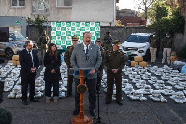 Santiago, September 17, 2026. Following investigations conducted by the Carabineros’ OS7 Department in conjunction with the Public Prosecutor’s Office, the results of the operation that led to the arrest of several individuals—members of an organization—have been released, and the seizure of more than one metric ton of drugs and vehicles in Puente Alto. Diego Martin Aton Chile, Aton 1191216 jpeg  Copyright: DIEGOxMARTIN ATONxCHILE