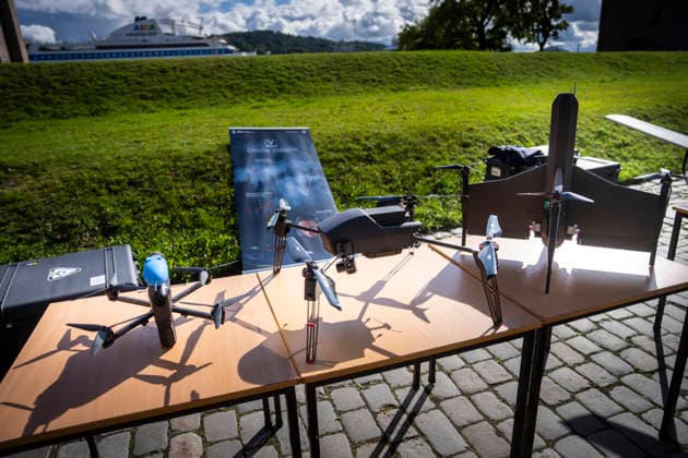 Army Summit 2026 Oslo 20260917 A Norwegian-developed attack drone of the Falk Strike Drone type, an ISR drone (Flaming V5), and a Svale attack drone are on display outside the Army Summit at Akershus Fortress. The Atlantic Committee is organizing Army Summit 2026, which focuses on the development of European and Norwegian land defense. Photo: Heiko Ju  Copyright: xHeikoxJungex xNTBx