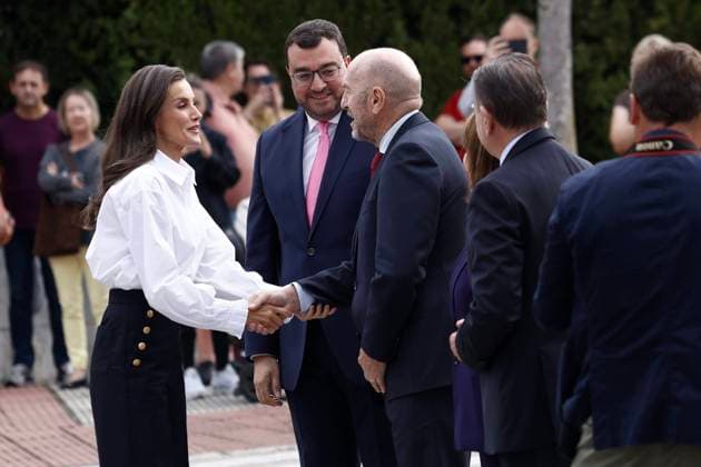 Queen Letizia attends the opening of the 2026–2027 school year at the Gesta Public School in Oviedo. The President of the Principality of Asturias, FSA PSOE Secretary-General Adrián Barbón and Queen Letizia during the opening of the 2026–2027 school year at the Gesta Public Preschool and Elementary School in Oviedo, on September 17, 2026, in Oviedo, Asturias, Spain. This year, the official opening of the school year took place in the Principality of Asturias, where a total of 96,858 students in preschool, elementary, middle, and high school have started classes. September 17, 2026, Oviedo, Asturias, Oviedo, Asturias, Spain  Copyright: xImanolxRimadax 7781461