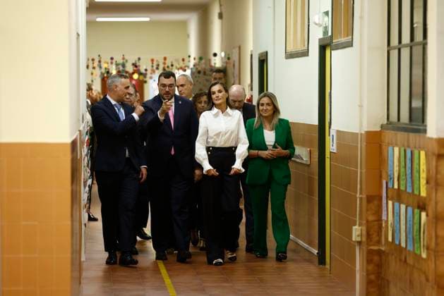 Queen Letizia attends the opening of the 2026–2027 school year at the Gesta Public School in Oviedo. The President of the Principality of Asturias and Secretary General of the FSA PSOE, Adrián Barbón, c, the Minister of Education, Vocational Training, and Sports, Milagros Tolón, and Queen Letizia during the opening of the 2026–2027 school year at the Gesta Public Preschool and Elementary School in Oviedo, on September 17, 2026, in Oviedo, Asturias, Spain. This year, the official opening of the school year is taking place in the Principality of Asturias, where a total of 96,858 students in preschool, elementary, middle, and high school have started classes. September 17, 2026, Oviedo, Asturias, Oviedo, Asturias, Spain  Copyright: xImanolxRimadax 7781473