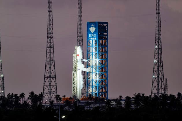 HAINAN, CHINA - SEPTEMBER 17: The Long March 12 carrier rocket launches into space, successfully sending the Satellite Internet Low Earth Orbit Group 25 satellites into their predetermined orbit on September 17, 2026 at the Hainan Commercial Aerospace Launch Site in Hainan, China.  Copyright: xVCGx 111667529757