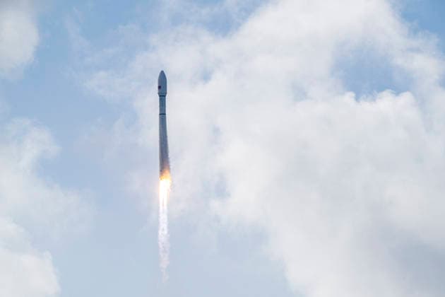 HAINAN, CHINA - SEPTEMBER 17: The Long March 12 carrier rocket lifts off carrying the Satellite Internet Low Earth Orbit Group 25 satellites on September 17, 2026 in Hainan, China. The launch successfully placed the satellites into their predetermined orbit from the Hainan Commercial Aerospace Launch Site.  Copyright: xVCGx 111667529749