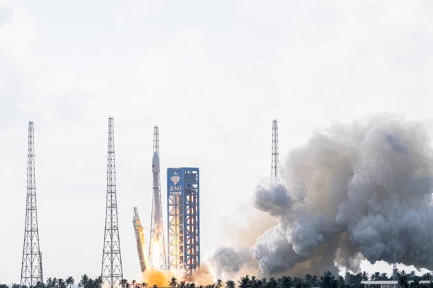 WENCHANG, CHINA - SEPTEMBER 17: The Long March 12 carrier rocket successfully launches the Satellite Internet Low-Orbit Group 25 satellites into their designated orbit on September 17, 2026 at the Hainan Commercial Aerospace Launch Site in Wenchang, Hainan Province of China.  Copyright: xVCGx 111667529745