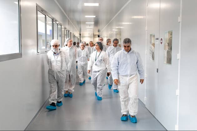 Hipra and ANIS Conference: The New Generation of Vaccines: Technological Platforms, Innovation, and Future Challenges Several people wearing PPE at the Hipra facilities during the Hipra and ANIS conference The New Generation of Vaccines: Technology Platforms, Innovation, and Future Challenges, September 17, 2026, in Amer, Girona, Catalonia, Spain SEPTEMBER 17, 2026 PHARMACEUTICAL INDUSTRY Glòria Sá Amer, Girona, Catalonia Amer, Girona, Catalonia, Spain Copyright: xGlòriaxSanchezx 7781487