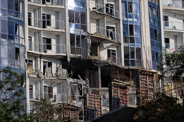 Overnight Russian Attack Damages 19-Storey Apartment Block - Odesa A 19-storey apartment block is damaged by a Russian drone strike in Odesa, Ukraine, September 17, 2026. Ten apartments between the 14th and 16th floors sustained significant damage. Three people, including a four-year-old child, were injured. Photo by Nina Liashonok Ukrinform ABACAPRESS.COM Odesa Ukraine  Copyright: xLyashonokxNina Ukrinform ABACAx