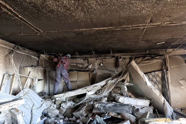 Overnight Russian Attack Damages 19-Storey Apartment Block - Odesa An expert works in an apartment destroyed by a nighttime Russian drone strike on a 19-storey block of flats in Odesa, Ukraine, September 17, 2026. Ten apartments between the 14th and 16th floors sustained significant damage. Three people, including a four-year-old child, were injured. Photo by Nina Liashonok Ukrinform ABACAPRESS.COM Odesa Ukraine  Copyright: xLyashonokxNina Ukrinform ABACAx