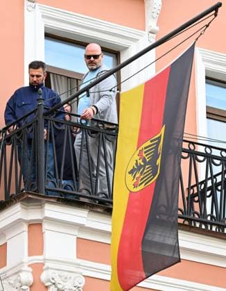 Russia Germany Consulate Closure 9245008 17.09.2026 Staff lower the German national flag from the building housing the German Consulate General in St. Petersburg, Russia. Germany closed the Russian Consulate General in Bonn and terminated an agreement governing the Russian House in Berlin following an attempted drone attack at Leipzig Halle Airport. Russia said it would close the German Consulate General in St. Petersburg and Goethe-Institut branches in response. Grigory Dukor Sputnik St. Petersburg Russia  Copyright: xGrigoryxDukorx