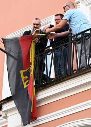 Russia Germany Consulate Closure 9245033 17.09.2026 Staff lower the German national flag from the building housing the German Consulate General in St. Petersburg, Russia. Germany closed the Russian Consulate General in Bonn and terminated an agreement governing the Russian House in Berlin following an attempted drone attack at Leipzig Halle Airport. Russia said it would close the German Consulate General in St. Petersburg and Goethe-Institut branches in response. Grigory Dukor Sputnik St. Petersburg Russia  Copyright: xGrigoryxDukorx