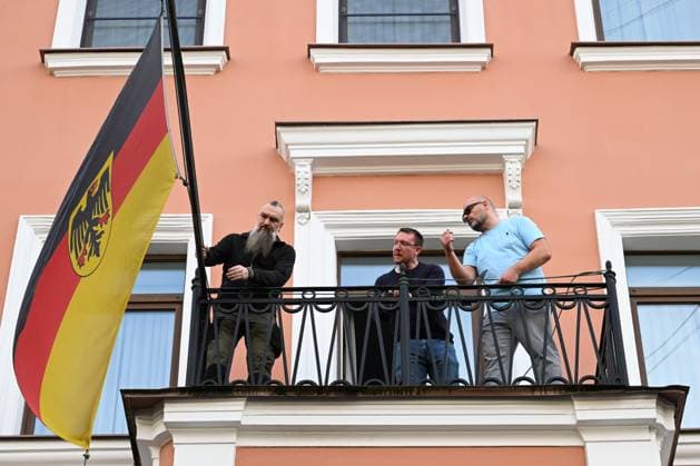 Russia Germany Consulate Closure 9245023 17.09.2026 Staff lower the German national flag from the building housing the German Consulate General in St. Petersburg, Russia. Germany closed the Russian Consulate General in Bonn and terminated an agreement governing the Russian House in Berlin following an attempted drone attack at Leipzig Halle Airport. Russia said it would close the German Consulate General in St. Petersburg and Goethe-Institut branches in response. Grigory Dukor Sputnik St. Petersburg Russia  Copyright: xGrigoryxDukorx