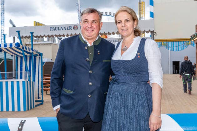 Oktoberfest 2026: The new Paulaner innkeeper couple, Christine and Lorenz Stiftl, in front of the Paulaner Festzelt, Munich, September 17, 2026; Germany, Munich, September 17, 2026, Oktoberfest 2026, the new Paulaner innkeepers Christine and Lorenz Stiftl in front of the Paulaner tent, during a press tour of the