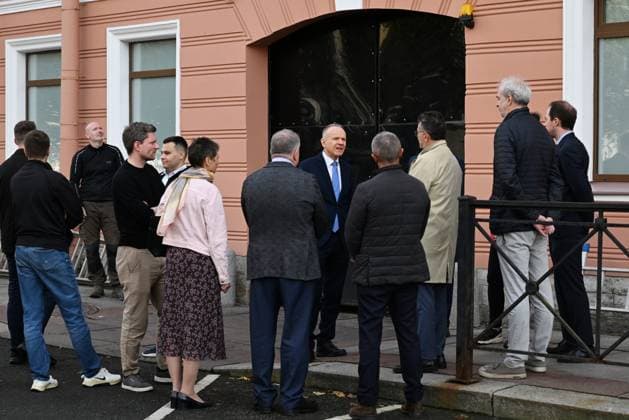 Russia Germany Consulate Closure 9245052 17.09.2026 German Consul General in St. Petersburg Milan Simandl speaks with staff members outside the building housing the German Consulate General in St. Petersburg, Russia. Germany closed the Russian Consulate General in Bonn and terminated an agreement governing the Russian House in Berlin following an attempted drone attack at Leipzig Halle Airport. Russia said it would close the German Consulate General in St. Petersburg and Goethe-Institut branches in response. Grigory Dukor Sputnik St. Petersburg Russia  Copyright: xGrigoryxDukorx