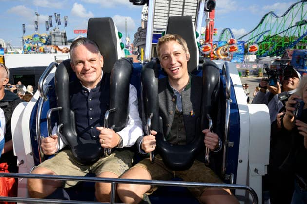 From left: Christian Scharpf, Director of Labor and Economic Affairs and Head of the Wiesn, and Dominik Krause, Mayor of Munich. Official press tour at the Oktoberfest (Wiesn), Munich, September 17, 2026