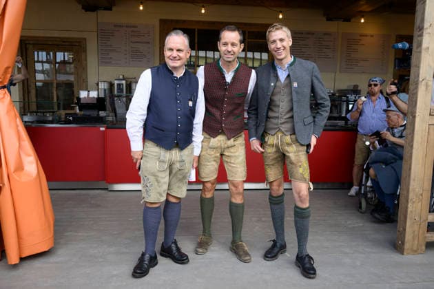 From left: Christian Scharpf, Spokesperson for Labor and Economic Affairs and Head of the Wiesn; Otto Lindinger, Bodo’s Café Tent Cocktail Bar; and Dominik Krause, Mayor of Munich. Official press tour at the Oktoberfest (Wiesn), Munich, September 17, 2026