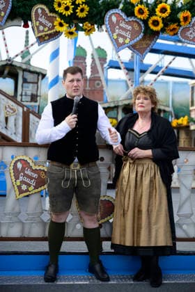 From left: Sebastian Willenborg, Gabriele Willenborg, Ferris wheel. Official press tour at the Oktoberfest (Wiesn), Munich, September 17, 2026