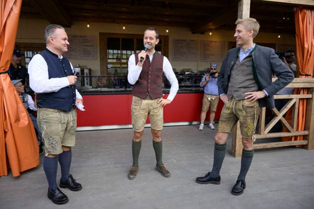 From left: Christian Scharpf, Spokesperson for Labor and Economic Affairs; Otto Lindinger, Wiesn Chief; Bodo’s Café Tent Cocktail Bar; and Dominik Krause, Mayor of Munich. Official press tour at the Oktoberfest (Wiesn), Munich, September 17, 2026