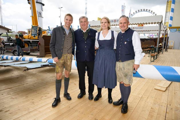 From left: Dominik Krause, Mayor of Munich; Lorenz and Christine Stiftl, owners of the Paulaner Festzelt; Christian Scharpf, Director of Labor and Economic Affairs and Head of the Oktoberfest; Official Press Tour at the Oktoberfest, Munich, September 17, 2026