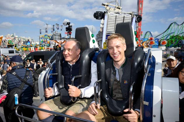From left: Christian Scharpf, Advisor for Labor and Economic Affairs and Head of the Oktoberfest, and Dominik Krause, Mayor of Munich. Official press tour at the Oktoberfest, Munich, September 17, 2026
