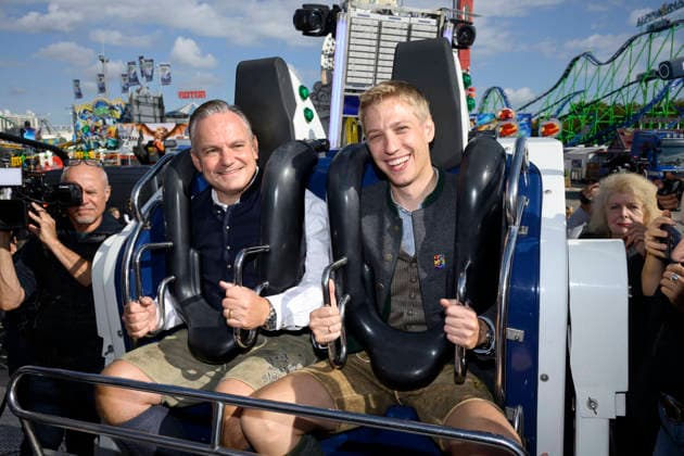 From left: Christian Scharpf, Advisor for Labor and Economic Affairs and Head of the Oktoberfest, and Dominik Krause, Mayor of Munich. Official press tour at the Oktoberfest, Munich, September 17, 2026