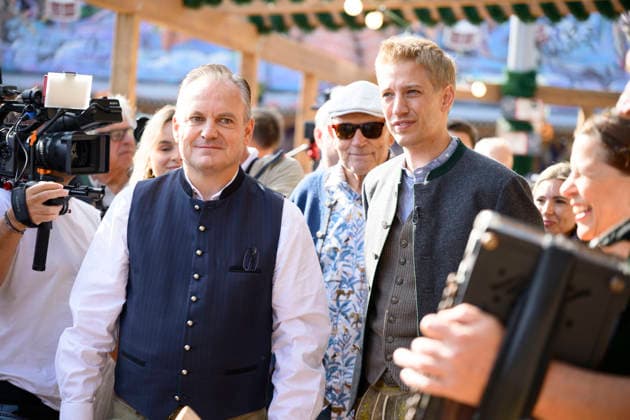 From left: Christian Scharpf, Director of Labor and Economic Affairs and Head of the Wiesn, and Dominik Krause, Mayor of Munich. Official press tour at the Oktoberfest (Wiesn), Munich, September 17, 2026