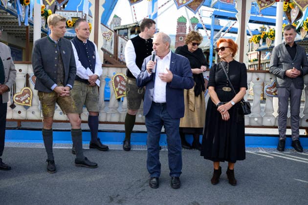 From left: Dominik Krause, Mayor of Munich; Christian Scharpf, City Councilor for Labor and Economic Affairs and Head of the Oktoberfest; Albert Ritter, President of the German Amusement Park Operators Association; Dr. Margit Ramus, German Amusement Park Operators Association. Official press tour at the Oktoberfest, Munich, September 17, 2026