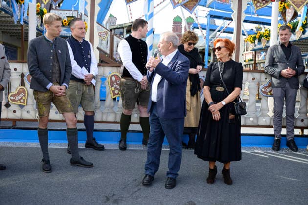 From left: Dominik Krause, Mayor of Munich; Christian Scharpf, City Councilor for Labor and Economic Affairs and Head of the Oktoberfest; Albert Ritter, President of the German Amusement Park Operators Association; Dr. Margit Ramus, German Amusement Park Operators Association. Official press tour at the Oktoberfest, Munich, September 17, 2026