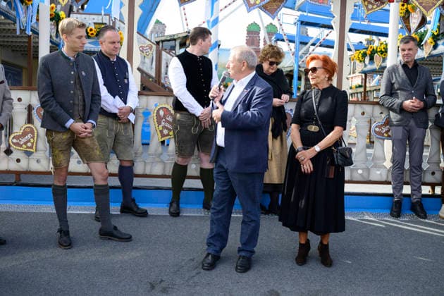 From left: Dominik Krause, Mayor of Munich; Christian Scharpf, City Councilor for Labor and Economic Affairs and Head of the Oktoberfest; Albert Ritter, President of the German Amusement Park Operators Association; Dr. Margit Ramus, German Amusement Park Operators Association. Official press tour at the Oktoberfest, Munich, September 17, 2026