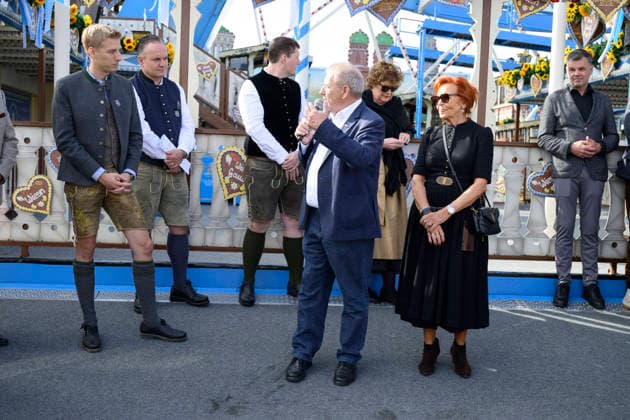 From left: Dominik Krause, Mayor of Munich; Christian Scharpf, City Councilor for Labor and Economic Affairs and Head of the Oktoberfest; Albert Ritter, President of the German Amusement Park Operators Association; Dr. Margit Ramus, German Amusement Park Operators Association. Official press tour at the Oktoberfest, Munich, September 17, 2026