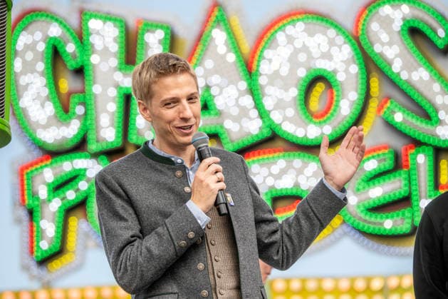 Dominik Krause, Mayor of Munich, in front of the Chaos Pendel attraction at the Wiesn, during the traditional press tour, Oktoberfest 2026, Munich, September 17, 2026, Germany, Munich, Septem