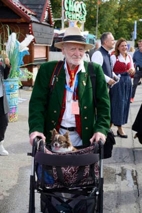 Wolfgang Roucka with his dog Hermine Official press tour at the Oktoberfest (Wiesn), Munich, September 17, 2026