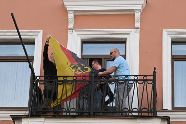 Russia closes German consulate in St. Petersburg ST. PETERSBURG, RUSSIA - SEPTEMBER 17: An employee removes the German flag from the German Consulate General in St. Petersburg, Russia, on September 17, 2026. Vera Danchenko Anadolu Saint Petersburg City Russia. Editorial use only. Please get in touch for any other usage.  Copyright: x2026xAnadoluxVeraxDanchenkox