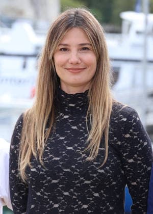 Alice Pol at the Dr. Seylan and Cindy photocall during the 28th La Rochelle Fiction Festival, France, on September 17, 2026. Denis Guignebourg Bestimage *Dr. Seylan and Cindy* Photocall at the 28th La Rochelle Fiction Festival on September 17, 2026, in La Rochelle, France. La Rochelle, France  Copyright: xDenisxGuignebourgx xBestimagexDenisxGuignebourgx xBestimagex