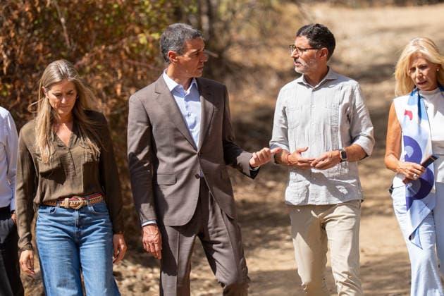 Pedro Sánchez Meets in Niebla with the Mayors of the Municipalities Affected by the Fire. Prime Minister Pedro Sánchez 2i visits the area devastated by this summer’s fire. September 17, 20226, in Niebla, Huelva, Andalusia, Spain. On Thursday, Spanish Prime Minister Pedro Sánchez called for action to address the causes of the Niebla fire—the largest wildfire in the country’s history—which, in his view, starkly revealed the consequences of a climate emergency, and for this reason, he has called for building, through public-private partnership, a stronger and more prosperous country. SEPTEMBER 17, 2026 Francisco J Niebla, Huelva, Andalusia, Spain Niebla, Huelva, Andalusia, Spain Spain  Copyright: xFranciscoxJ.xOlmox 7781608