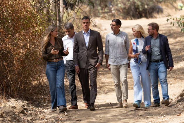 Pedro Sánchez Meets in Niebla with the Mayors of the Municipalities Affected by the Fire. Prime Minister Pedro Sánchez 3i visits the area devastated by this summer’s fire. September 17, 20226, in Niebla, Huelva, Andalusia, Spain The Prime Minister of Spain, Pedro Sánchez, called on Thursday for action to address the causes of the Niebla fire—the largest fire in the country’s history—which, in his view, starkly revealed the consequences of a climate emergency, and for this reason, he has called for building, through a public-private partnership, a stronger and more prosperous country. SEPTEMBER 17, 2026 Francisco J Niebla, Huelva, Andalusia, Spain Niebla, Huelva, Andalusia, Spain Spain  Copyright: xFranciscoxJ.xOlmox 7781602