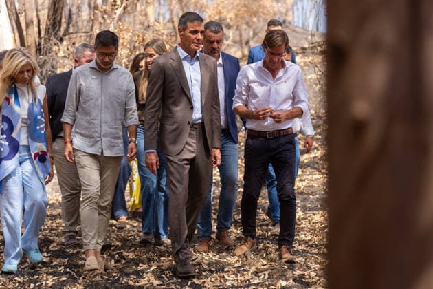 Pedro Sánchez Meets in Niebla with the Mayors of the Municipalities Affected by the Fire. Prime Minister Pedro Sánchez visits the area devastated by this summer’s fire. September 17, 20226, in Niebla, Huelva, Andalusia, Spain. On Thursday, Spanish Prime Minister Pedro Sánchez called for action to address the causes of the Niebla fire—the largest wildfire in the country’s history—which, in his view, starkly revealed the consequences of a climate emergency, and for this reason, he has called for building, through public-private collaboration, a stronger and more prosperous country. SEPTEMBER 17, 2026 Francisco J Niebla, Huelva, Andalusia, Spain Niebla, Huelva, Andalusia, Spain Spain  Copyright: xFranciscoxJ.xOlmox 7781613