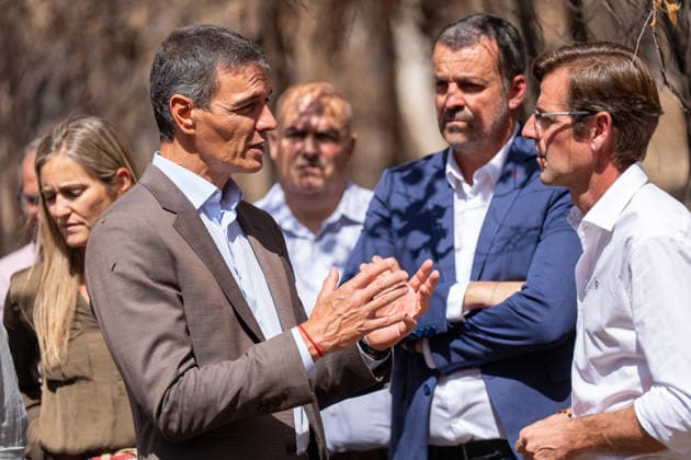 Pedro Sánchez Meets in Niebla with the Mayors of the Municipalities Affected by the Fire. Prime Minister Pedro Sánchez visits the area devastated by this summer’s fire. September 17, 20226, in Niebla, Huelva, Andalusia, Spain. On Thursday, Spanish Prime Minister Pedro Sánchez called for action to address the causes of the Niebla fire—the largest wildfire in the country’s history—which, in his view, starkly revealed the consequences of a climate emergency, and for this reason, he has called for building, through public-private partnership, a stronger and more prosperous country. SEPTEMBER 17, 2026 Francisco J Niebla, Huelva, Andalusia, Spain Niebla, Huelva, Andalusia, Spain Spain  Copyright: xFranciscoxJ.xOlmox 7781617