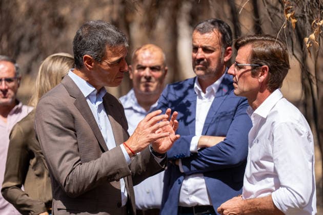 Pedro Sánchez Meets in Niebla with the Mayors of the Municipalities Affected by the Fire. Prime Minister Pedro Sánchez visits the area devastated by this summer’s fire. September 17, 20226, in Niebla, Huelva, Andalusia, Spain. On Thursday, Spanish Prime Minister Pedro Sánchez called for action to address the causes of the Niebla fire—the largest wildfire in the country’s history—which, in his view, starkly revealed the consequences of a climate emergency, and for this reason, he has called for building, through public-private partnership, a stronger and more prosperous country. SEPTEMBER 17, 2026 Francisco J Niebla, Huelva, Andalusia, Spain Niebla, Huelva, Andalusia, Spain Spain  Copyright: xFranciscoxJ.xOlmox 7781618