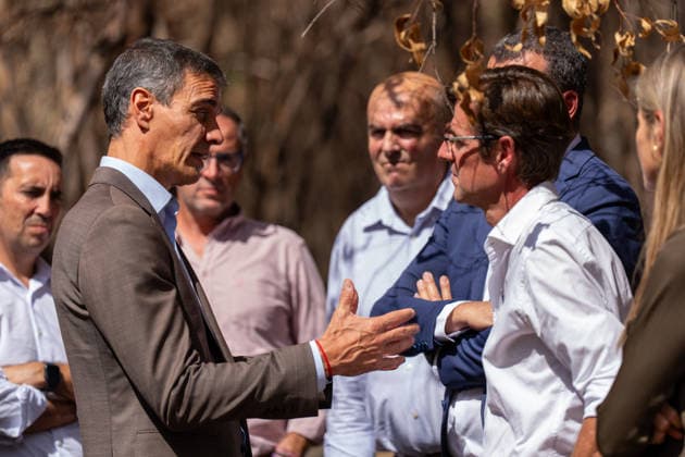 Pedro Sánchez Meets in Niebla with the Mayors of the Municipalities Affected by the Fire. Prime Minister Pedro Sánchez 1i visits the area devastated by this summer’s fire. On September 17, 20226, in Niebla, Huelva, Andalusia, Spain. On Thursday, Spanish Prime Minister Pedro Sánchez called for action to address the causes of the Niebla fire—the largest wildfire in the country’s history—which, in his view, starkly revealed the consequences of a climate emergency, and for this reason, he has called for the creation, through public-private partnership, of a stronger and more prosperous country. SEPTEMBER 17, 2026 Francisco J Niebla, Huelva, Andalusia, Spain Niebla, Huelva, Andalusia, Spain Spain  Copyright: xFranciscoxJ.xOlmox 7781621