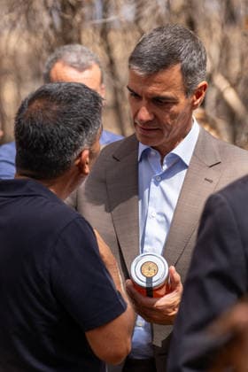 Pedro Sánchez Meets in Niebla with the Mayors of the Municipalities Affected by the Fire. Prime Minister Pedro Sánchez visits the area devastated by this summer’s fire. September 17, 20226, in Niebla, Huelva, Andalusia, Spain. On Thursday, Spanish Prime Minister Pedro Sánchez called for action to address the causes of the Niebla fire—the largest wildfire in the country’s history—which, in his view, starkly revealed the consequences of a climate emergency, and has therefore called for the creation, through public-private partnership, of a stronger and more prosperous country. SEPTEMBER 17, 2026 Francisco J Niebla, Huelva, Andalusia, Spain Niebla, Huelva, Andalusia, Spain Spain  Copyright: xFranciscoxJ.xOlmox 7781622