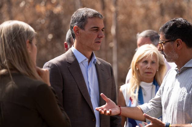 Pedro Sánchez Meets in Niebla with the Mayors of the Municipalities Affected by the Fire. Prime Minister Pedro Sánchez visits the area devastated by this summer’s fire. September 17, 20226, in Niebla, Huelva, Andalusia, Spain. On Thursday, Spanish Prime Minister Pedro Sánchez called for action to address the causes of the Niebla fire—the largest wildfire in the country’s history—which, in his view, starkly revealed the consequences of a climate emergency, and for that reason, he has called for the creation, through a public-private partnership, of a stronger and more prosperous country. SEPTEMBER 17, 2026 Francisco J Niebla, Huelva, Andalusia, Spain Niebla, Huelva, Andalusia, Spain Spain  Copyright: xFranciscoxJ.xOlmox 7781612