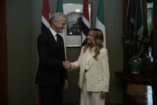 Italian Prime Minister Visits Norway Oslo 20260917 Prime Minister Jonas Gahr Store (Ap) welcomes Italian Prime Minister Giorgia Meloni to a meeting at the government’s official residence on Parkveien on Thursday afternoon. Photo: Stian Lysberg Solum, NTB POOL, Oslo, Norway, PpJwpt C7Zo EDITORIAL USE ONLY Ref POLPpJwpt C7Zo jpg  Copyright: xStianxLysbergxSolumx xNTBx