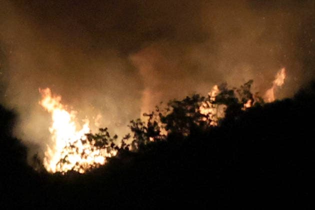 IPA88637775 - The photo shows a massive fire raging on Mount Biliemi in Partinico and in the Camporeale area  Copyright: xAlbertoxLoxBiancox xAlbertoxLoxBiancox IPA88637775