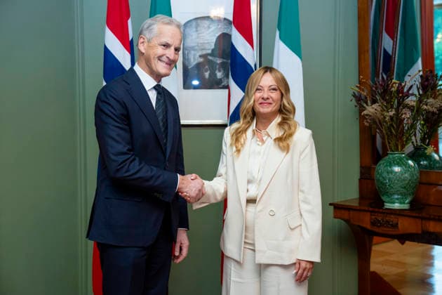 Italian Prime Minister Visits Norway Oslo 20260917 Prime Minister Jonas Gahr Store (Ap) welcomes Italian Prime Minister Giorgia Meloni to a meeting at the government’s official residence on Parkveien on Thursday afternoon. Photo: Stian Lysberg Solum POOL NTB Oslo Norway KsJ2mB4lCCY EDITORIAL USE ONLY Ref POLKsJ2mB4lCCY jpg  Copyright: xStianxLysbergxSolumx xPOOLx xNTBx