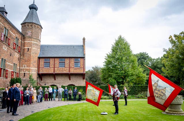 17-09-2026 King Willem-Alexander during the opening of the restored Huis Bergh Castle by striking a coin using a historic screw press and visited the Throne Room and the Duccio Room in ™s-Heerenberg. Maria of Nassau, sister of William of Orange (Oranje), lived at Huis Bergh. Â  Copyright: xPPEx